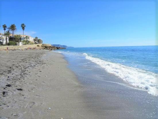 1 Bedroom Beachfront Apartment At Torecilla Beach Nerja Esterno foto